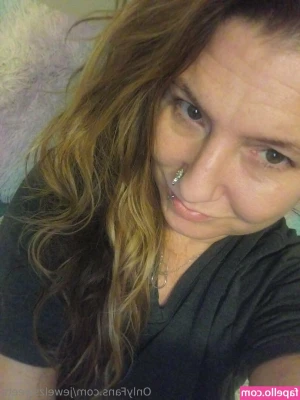 jewelzsweets - "HURTS SO GOOD" - I feel so pretty when I'm covered in candle wax