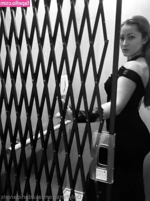 Dani Daniels [ dani-daniels ] - When you’re so fat that fingering your fatpad is the only way to