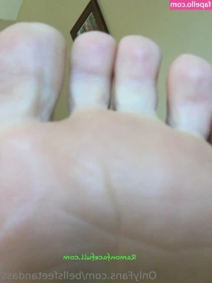 bellsfeetandass - I'll be going LIVE TODAY @ 6 PM PST so make sure to come say hi!!!
