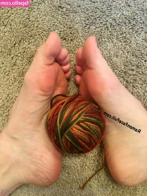 bellsfeetandass - Hot and unbothered 💥