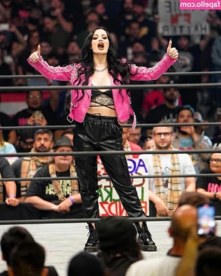 Saraya Bevis [ saraya-bevis ] - If being a naughty is wrong, I don't want to be right 😜💦