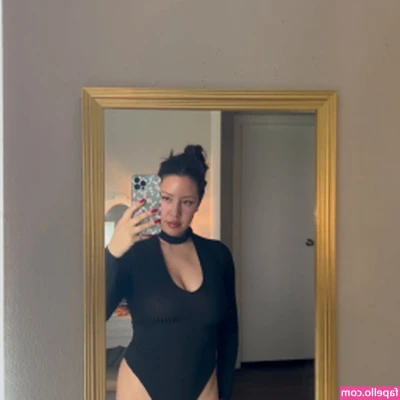sasssykitty - Very small🥺🤏🏻 That's how limp clit Sasha jerks off her