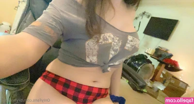 brynnvixen - Give her a follow!!