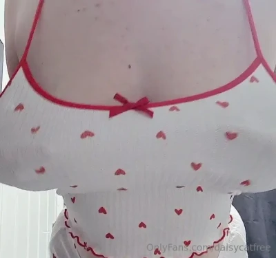 daisycatfree - New video waiting for you in your messages🥰🥰🥰 force fed