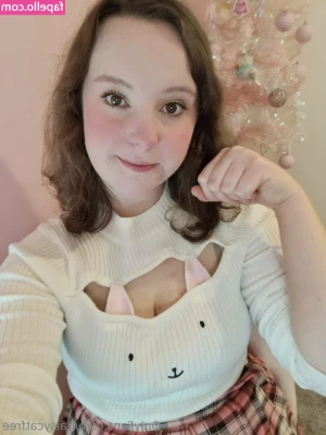 daisycatfree - Had to dress up for a Zoom call