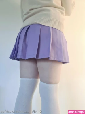 daisycatfree - No panties under this skirt! 😜 🍆 clip