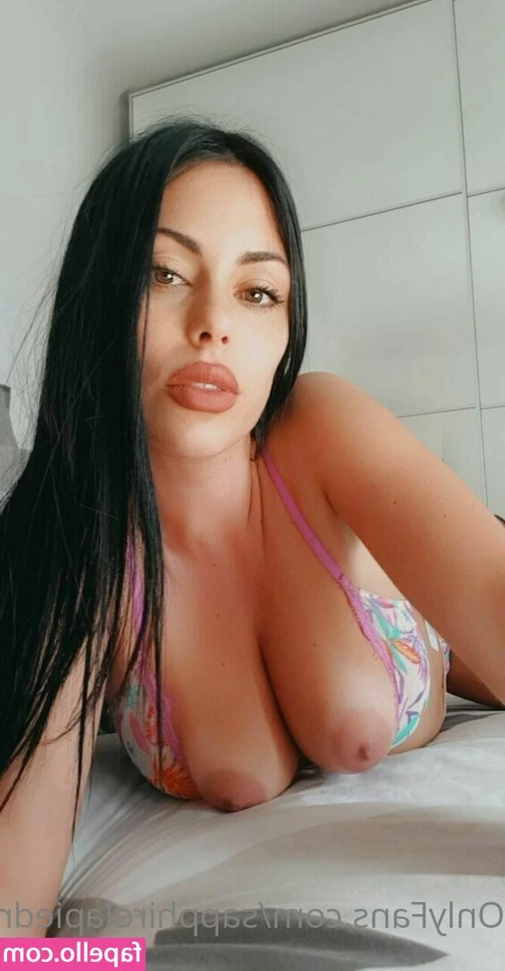 sapphireastrea - Sexting with hot friends make me very horny