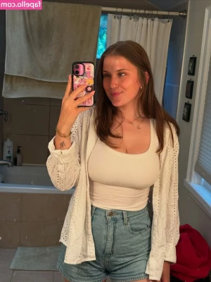 Madisun Sullivan [ madisun-sullivan ] - What would you like to see more of on my page? 🤪