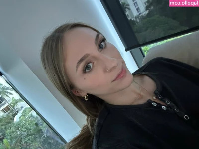 angelyoungsxxx [ angelyoungsxxx-1 ] - Foot sniffers… this one is for you. Kneel and open wide while Mommy