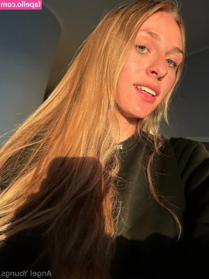 angelyoungsxxx [ angelyoungsxxx-1 ] - J'ai l'air timide parfois 🫢 mais ya vous les chanceux qui savez