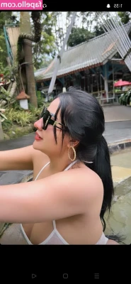 Neysa Alina [ neysa-alina ] - When the glasses are on she means business 😈