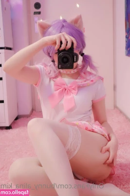 Bunny_Alina_Kim [ bunny-alina-kim ] - My squishy firm booty! Just begging for some attention