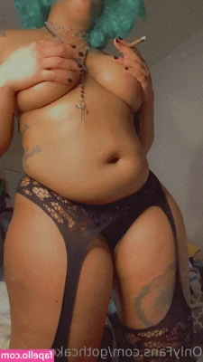 Gothcakez - Look what slipped out my underwear 🩲 🍆