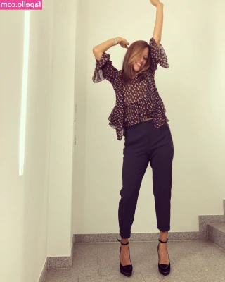 Elena Bruhn [ elena-bruhn ] - I am very bad at yoga exercises 😂 ❤️