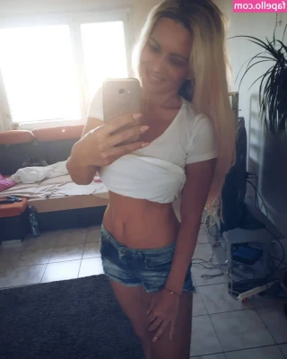 Andrea Paliatková Reina [ andrea-paliatkova-reina ] - HEY BABES!!!   Will you guys do me a favor?  Post a review of my
