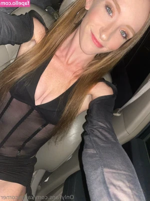 karlyscorner - Sundays are for lounging around 🖤🤍