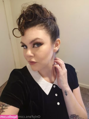 hellafoxxy - Trying something different