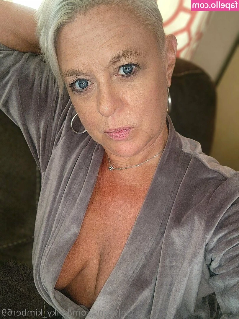 kinky_kimber69 [ kinky-kimber69 ] - Anyone want a ride? 🍆💦