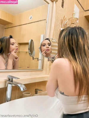 evahazel - https://onlyfans.com/170874901/victoryaxo