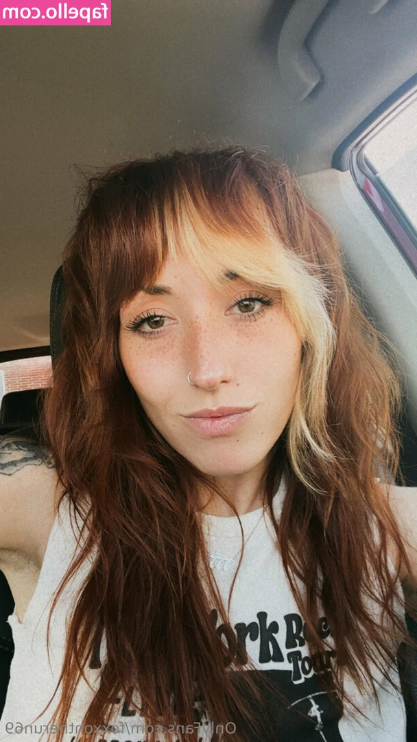 foxxontherun69 - Is this my good side? 😏