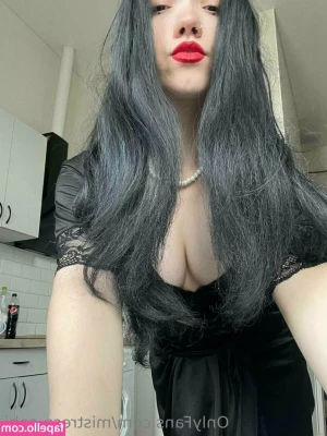 mistress_sobi [ mistress-sobi ] - Me encanta entrenar en pelotaaaaaaaaaaaaa  lt 3