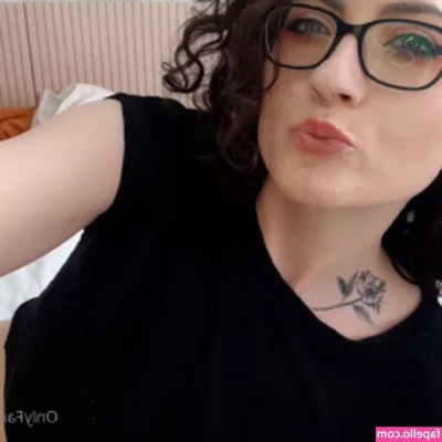 kimmmmmmm [ kimmmmmmm-3 ] - A crumb of underboob