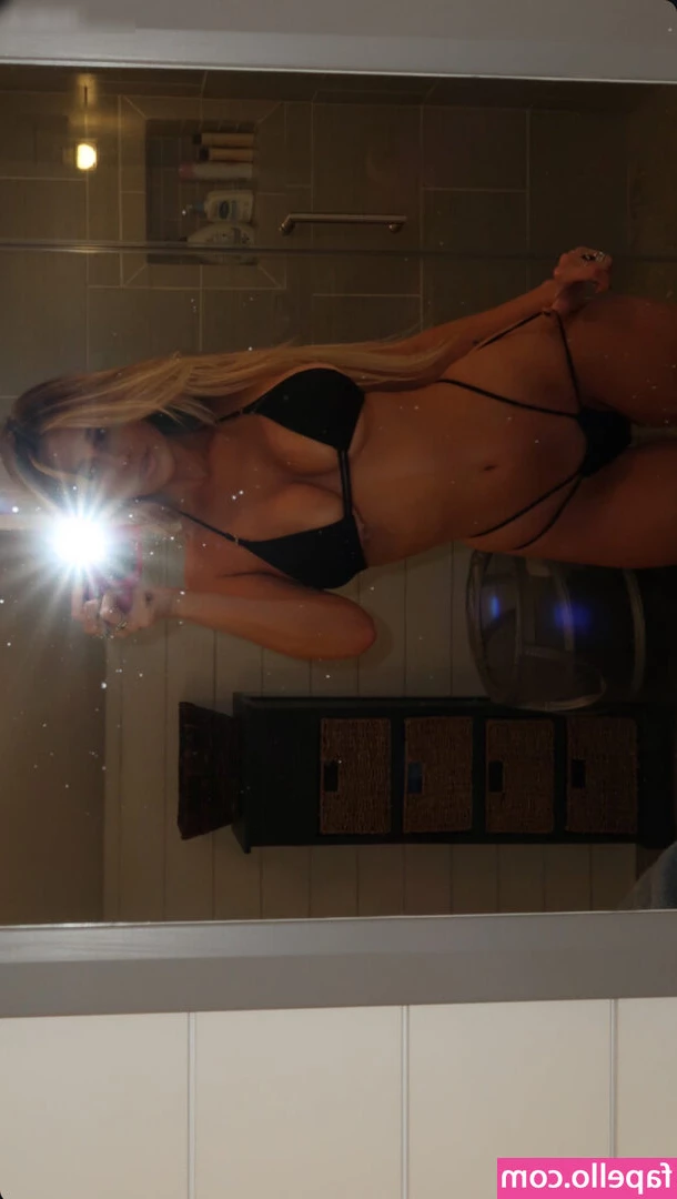Madeline Hope / hadelinemope [ madeline-hope-hadelinemope ] - Would you be my 🚽 slave??