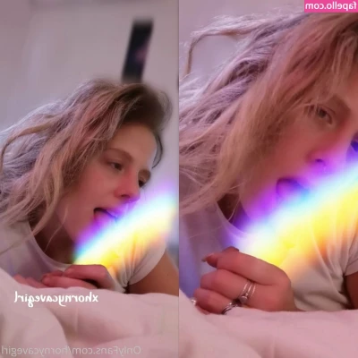 hornycavegirl - Stills from my shower live that only 1 person saw