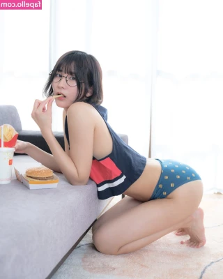 Kurusu Usako [ kurusu-usako ] - Mmm como me gusta tragármela toda