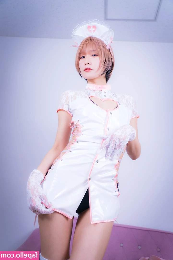 Kurusu Usako [ kurusu-usako ] - Pedicure done  Working on my laptop  Can t keep away from camera and