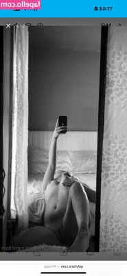 iitsmariiah - Shall I take that panty off and show you that beautiful hairy pussy 