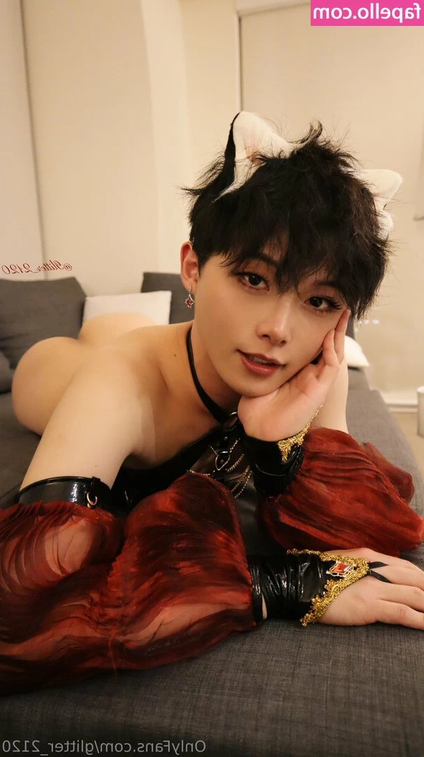 glitter_2120 [ glitter-2120 ] - Should I sit on your face or your dick?