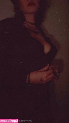 nova.leigh [ nova-leigh ] - I stretched in the bath and took some naked pics. Of course the full