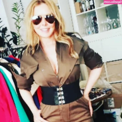Carol Vorderman [ carol-vorderman ] - HAPPY HUMP DAY        SEND A TIP AND GET A SURPRISE