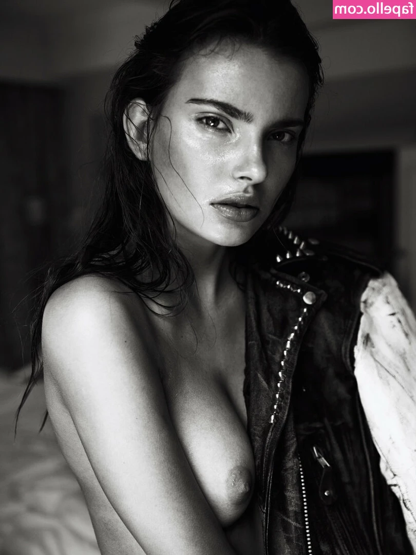 Darya Semenchenko [ darya-semenchenko ] - If you like shiny things  you ll love me