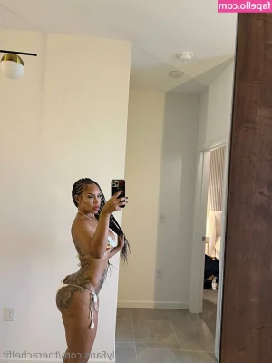 therachelfit - He couldn't get enough of my sexy soft feet - who else wants a go?! xx