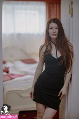 Mia Sollis [ mia-sollis ] - My toes are spreading some holiday cheer  don t you think they look