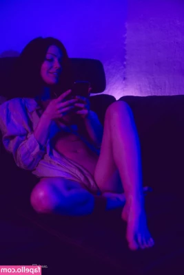 Mia Sollis [ mia-sollis ] - Honestly sometimes I feel like my body isn t nearly femme enough 