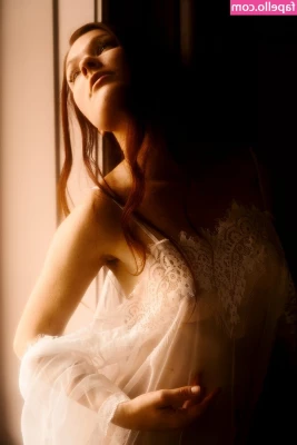 Mia Sollis [ mia-sollis ] - Pretty in pink? Trying!