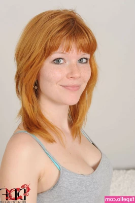Mia Sollis [ mia-sollis ] - From a custom shiny worship clip in which dark makeup was requested.