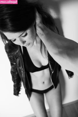 Mia Sollis [ mia-sollis ] - Anyone wanna join me for some Saturday Morning cartoons
