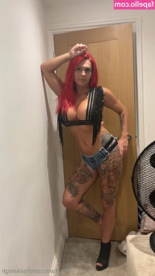 roxikeogh - a lil snack 😛 @kc90001