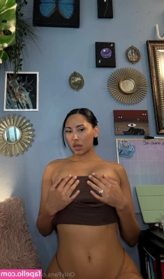 bustynikki - New pics, new vid...😉😏😏😏😏💋
