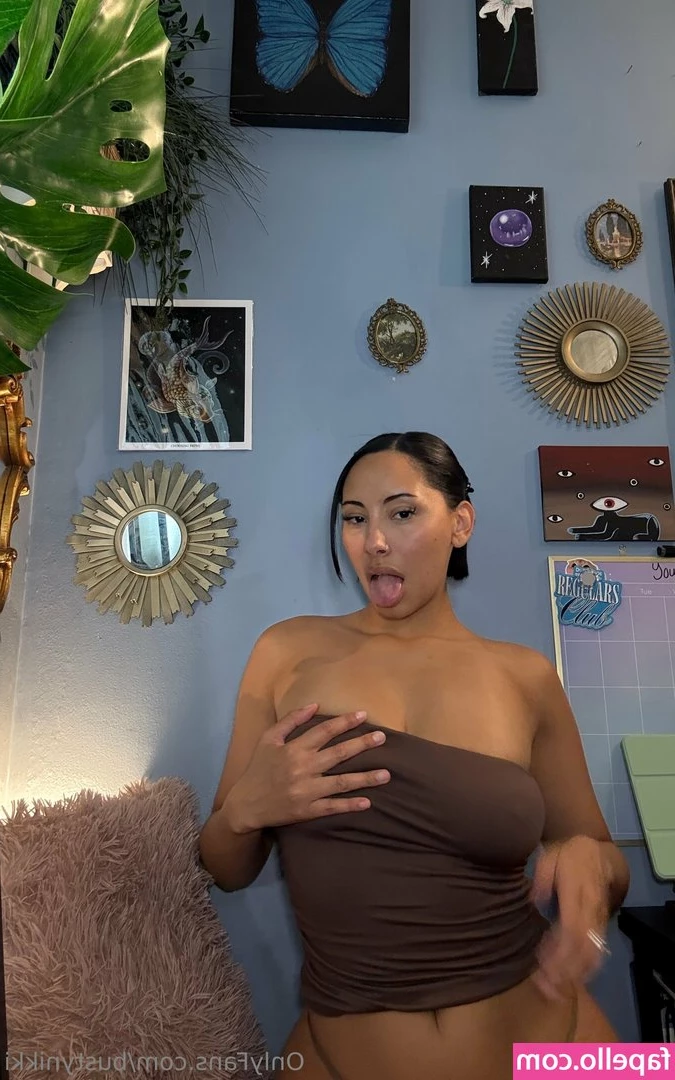 bustynikki - Do you like my waist? ☺️☺️ I think I’ll film some videos