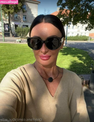y0ur_wife [ y0ur-wife-3 ] - Cum on my face and in my mouth pls