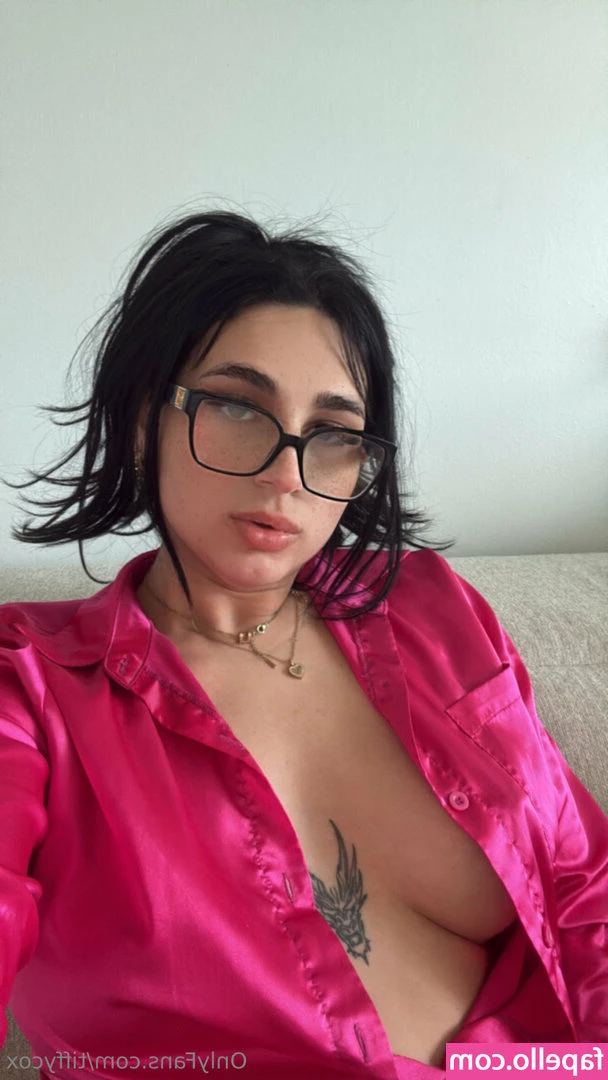 tiffycox - If this made you hard tip  10 for a cock rate   I really want to see