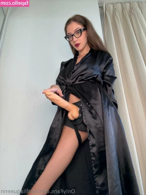 emiliaqueenn - Just a milf looking for a daddy   Happy You Got Creampied Day ladies