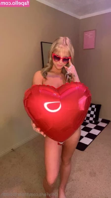 thebrittsmith - Lady in red