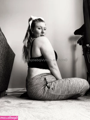 vipdaisybeth - Que tal si te envuelvo entre mis redes papi