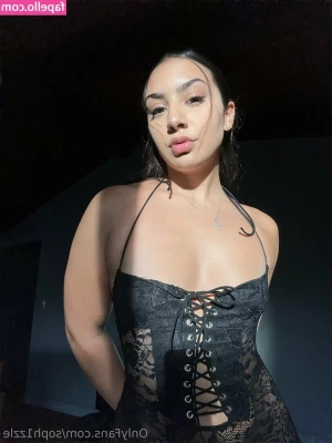 Soph1zzle - Does anyone want to be my spotter for my workout?